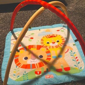 Baby tummy time, play mat